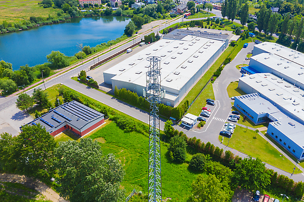 포토 JPG 해외이미지 산업 비즈니스 공장 교통시설 자동차 안테나 사람없음 건물 문 화물 센터 상품 큼 창고 상업 수납 짐차 트레일러 물류 드론 방법 분배 수입 해외포토 건축물 육상교통 교통 통신 공업 운송업 크기 시설 파일형식 이미지허브