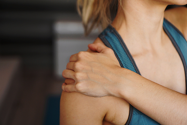 포토 JPG 해외이미지 백인 손 웰빙 여자 백그라운드 신체 근육 스트레스 갈색머리 건강 한명 사람 동양인 성인 운동 약 고통 흰색 우아함 상처 연습 어깨 체조 목 문제 테라피 고립 돌봄 부담 염증 해로움 해외포토 서양인 1 헤어스타일 감정 컬러 컨셉 의학 모션 인종 신체부위 뷰티 질병 파일형식 이미지허브