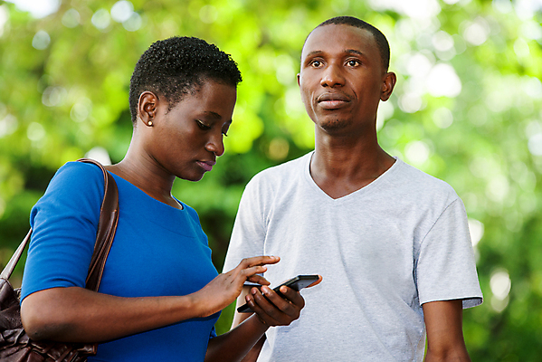포토 JPG 해외이미지 라이프스타일 커플 응시 여자 남자 얼굴 백그라운드 2 데이트 관계 청소년 모바일 표정 사랑 서기 사람 두명 가로 스마트폰 뷰티 우정 산책 터치 립스틱 가리킴 표현 도시 메시지 지갑 소프트포커스 결합 무선전화기 스마트 온라인 동영상 해외포토 시선 감정 컨셉 모션 휴식 촬영기법 손짓 생활 신체부위 친구 핸드폰 스마트기기 화장품 전화기 파일형식 이미지허브