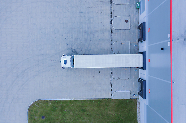 포토 JPG 해외이미지 공원 산업 도로 비즈니스 교통시설 자동차 안테나 사람없음 건물 트럭 화물 도시 센터 역 상품 정상 주식 컨테이너 창고 상업 머리위 지역 트랙터 수납 짐차 무거움 트레일러 물류 슈퍼마켓 드론 분배 수입 터미널 해외포토 건축물 공공시설 길 육상교통 교통 통신 금융 상점 운송업 무게 농기계 시설 특수차량 파일형식 이미지허브