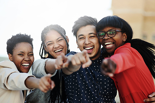 포토 JPG 해외이미지 주간 여자 남자 행복 안경 함께함 서기 웃음 손짓 여러명 상반신 성인 야외 앞모습 옆모습 친구 우정 기쁨 가리킴 그룹 소프트포커스 흥분 대학교 손뻗기 성인만 안경낌 해외포토 자연요소 잡화 감정 뷰포인트 다수 컨셉 학교 관계 모션 촬영기법 표정 사람 파일형식 이미지허브