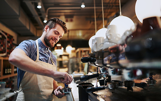 포토 JPG 해외이미지 응시 남자 사업가 성공 한명 성인 옆모습 상점 카페 누름 사장 커피메이커 직원 자영업 바리스타 성인남자한명만 소상공인 해외포토 직업 1 시선 뷰포인트 컨셉 비즈니스 모션 사람 경제 상인 커피용품 남자한명만 성인남자만 파일형식 이미지허브