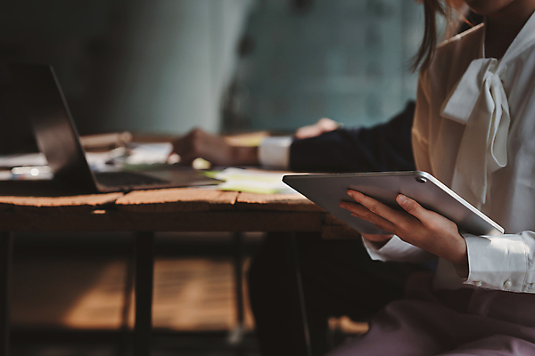 포토 JPG 해외이미지 직업 여자 남자 커피 상의 비즈니스 통신 노동자 관리 창조 사람 사람없음 친구 노트북 컴퓨터 사무실 식당 방 계산기 네트워크 발표 그룹 작음 대표 토론 분석 동료 경영자 바쁨 커뮤니티 회계 점심식사 계좌 세금 자금 유대감 브레인스토밍 정확 해외포토 옷 음료 컨셉 돈 관계 문구용품 금융 경제 전자제품 상점 식사 장비 크기 리더 파일형식 이미지허브