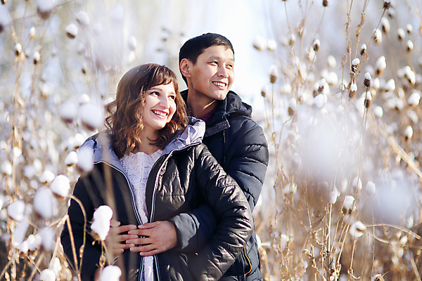 포토 JPG 해외이미지 백인 커플 여자 남자 행복 겨울 가족 남편 함께함 미소 동양인 두명 우정 아내 숲 다인종 혼혈 해외포토 서양인 계절 감정 컨셉 관계 표정 사람 인종 친구 다문화 파일형식 이미지허브