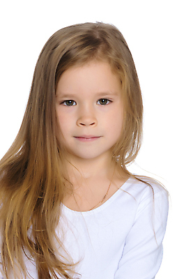 포토 JPG 해외이미지 백인 모델 1 라이프스타일 헤어스타일 응시 드레스 옷 공원 여자 딸 행복 얼굴 어린이 백그라운드 가족 자연 한명 사람 야외 뷰티 유행 기쁨 흰색 표현 달콤 작음 고립 초보 해외포토 서양인 시선 공공시설 감정 컬러 관계 생활 신체부위 맛 크기 생태계 파일형식 이미지허브