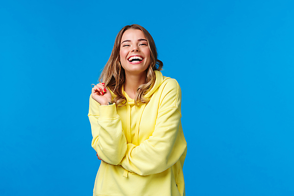 포토 JPG 해외이미지 라이프스타일 여자 행복 실내 한명 미소 웃음 손짓 상반신 성인 앞모습 팔짱 성인여자한명만 해외포토 1 감정 뷰포인트 모션 표정 사람 내부 생활 여자한명만 성인여자만 파일형식 이미지허브