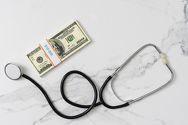 포토 JPG 해외이미지 지폐 청진기 사람없음 달러 돈다발 경제불황 해외포토 돈 의료기기 경제 불황 파일형식 이미지허브