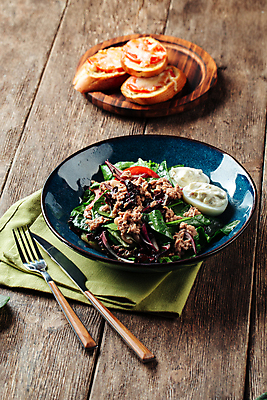 포토 JPG 해외이미지 접시 음식 다이어트 탁자 건강 어류 요리 사람없음 세로 초록색 식당 식사 저녁식사 사발 맛 상추 해산물 메뉴 유기농 토스트 시금치 점심식사 해외포토 식기 웰빙 빵 컬러 가구 컨셉 채소 상점 수중동물 사기그릇 파일형식 이미지허브