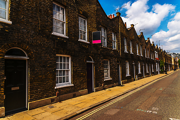 포토 JPG 해외이미지 영어 외관 도로 길 선 벽 건축양식 창문 벽돌 영국 잉글랜드 거리 주택 굴뚝 사람없음 문 수확 도시 보행자 재산 런던 펜싱 타운 연립주택 개발 기간 빅토리아 옛날 줄서기 철책 해외포토 문자 건축 유럽 스포츠 농업 교통시설 모션 건물 금융 파일형식 이미지허브