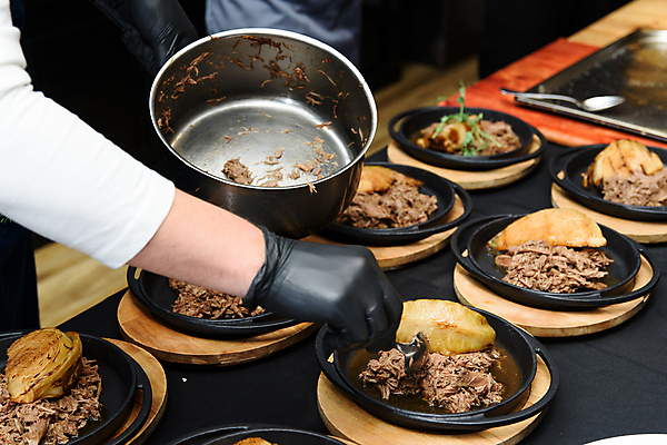포토 JPG 해외이미지 전통 접시 음식 장갑 채소 사슴 육류 요리 사람없음 목재 세트 요식업 검은색 식사 저녁식사 도자기 고명 맛 널 먹기 허브 스위스 양배추 로즈메리 맛있는 해외포토 나무 식물 식기 잡화 유럽 산업 컬러 컨셉 식재료 재료 포유류 모션 파일형식 이미지허브