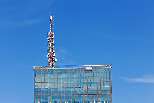 포토 JPG 해외이미지 접시 외관 선 패턴 비즈니스 건축양식 통신 유리 하늘 지붕 모바일 새로움 안테나 사람없음 야외 건물 파란색 스마트폰 반사 탑 금속 장비 회색 판넬 네트워크 전자레인지 역 천 무선전화기 전화기 묘사 수화기 라디오 신호 상업 방송 전염 송신기 철강 셀룰러 해외포토 식기 건축물 건축 컬러 컨셉 무늬 교통시설 재질 전자제품 핸드폰 스마트기기 가전제품 직물 레인지 질병 감염 파일형식 이미지허브