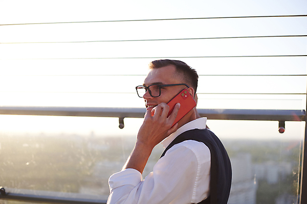 포토 JPG 해외이미지 직업 안경 백그라운드 인터넷 비즈니스 사업가 성공 모바일 설계 세포 대화 한명 서기 사람 건물 스마트폰 핸드폰 사무실 우주 디지털 발코니 도시 시간 업무 비즈니스맨 자신감 우아함 연결 전화기 스마트 경영자 긍정 부름 단절 소셜 지능 채팅 해외포토 1 건축물 잡화 남자 감정 컨셉 모션 말하기 전자제품 스마트기기 작업 직장인 리더 파일형식 이미지허브