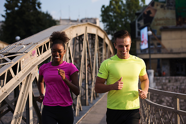포토 JPG 해외이미지 백인 라이프스타일 커플 여자 남자 행복 흑인 아침 함께함 미소 상반신 성인 야외 두명 달리기 조깅 마라톤 달리기선수 성인만 해외포토 주간 서양인 감정 컨셉 관계 모션 표정 사람 경기 생활 운동 육상스포츠 육상선수 파일형식 이미지허브