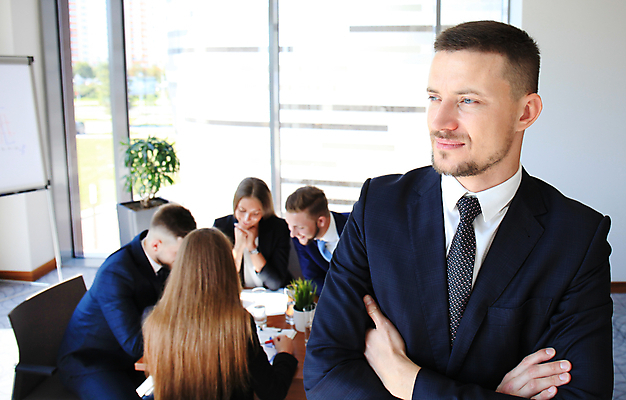 포토 JPG 해외이미지 서양인 여자 남자 회사 회의 서기 앉기 정장 여러명 상반신 성인 앞모습 옆모습 뒷모습 팔짱 업무 비즈니스맨 비즈니스우먼 성인만 해외포토 외국인 옷 뷰포인트 다수 비즈니스 모션 사람 작업 직장인 파일형식 이미지허브