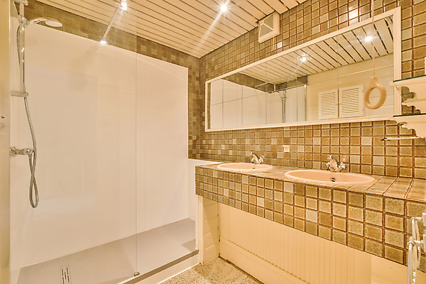 포토 JPG 해외이미지 실내 사람없음 빛 인테리어 거울 욕실 화려 세면대 화장실 심플 샤워기 샤워실 해외포토 디자인 컨셉 내부 샤워시설 파일형식 이미지허브