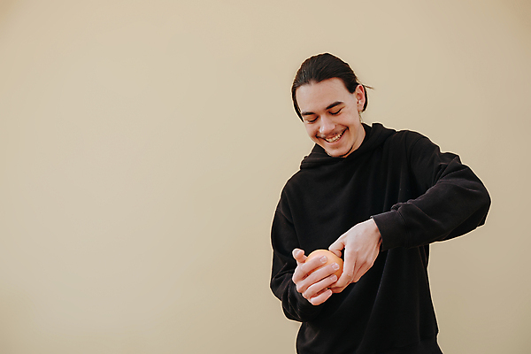 포토 JPG 해외이미지 라이프스타일 손 웰빙 응시 남자 얼굴 분홍색 신체 다이어트 과일 아침 귤 건강 한명 사람 치료 빨간색 스파 주스 터치 흰색 신선 매끈함 먹기 피부 순수 유기농 근육질 내추럴 돌봄 바디케어 숙성 이국적 디톡스 맛있는 해외포토 주간 1 시선 음료 컬러 컨셉 의학 모션 근육 생활 신체부위 감각 몸매 파일형식 이미지허브