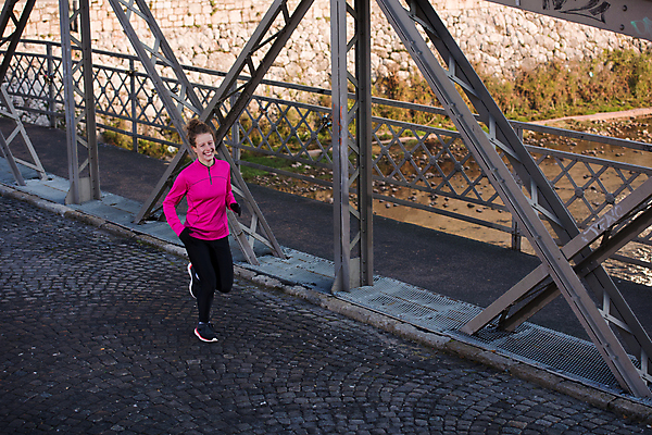 포토 JPG 해외이미지 전신 라이프스타일 여자 아침 건강 한명 성인 야외 앞모습 운동복 달리기 조깅 유산소운동 러닝 성인여자한명만 해외포토 주간 1 옷 뷰포인트 모션 사람 생활 운동 여자한명만 성인여자만 파일형식 이미지허브