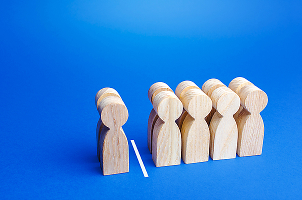 포토 JPG 해외이미지 선 실내 사람없음 말_게임 그룹 파란배경 구분 단절 격리 해외포토 백그라운드 컨셉 내부 파란색 게임 파일형식 이미지허브