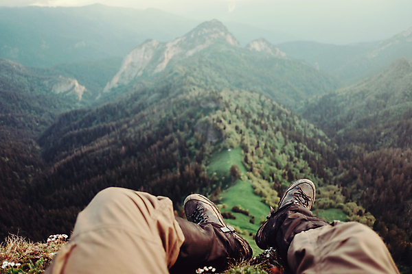포토 JPG 해외이미지 백인 1 라이프스타일 남자 여행 자연 휴식 산 사람 앉기 성인 사람없음 야외 여행객 하이킹 모험가 산등성이 양발 하이커 해외포토 서양인 컨셉 모션 레저 생활 생태계 파일형식 이미지허브