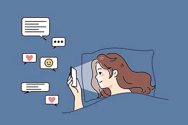 EPS 해외이미지 응시 컨셉 말풍선 일러스트 모바일 한명 상반신 성인 스마트폰 눕기 하트 침대 메시지 야간 중독 이모티콘 성인여자한명만 중독자 해외일러스트 자연요소 모양 1 시선 가구 모션 사람 핸드폰 스마트기기 여자한명만 성인여자만 파일형식 벡터 이미지허브