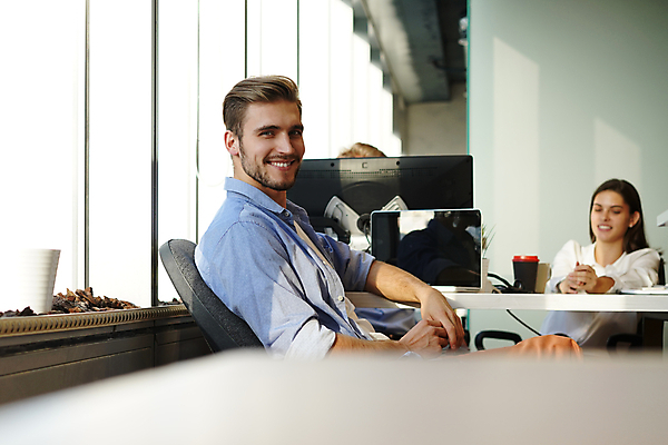 포토 JPG 해외이미지 서양인 여자 남자 회사 앉기 정장 상반신 성인 두명 앞모습 옆모습 사무실 업무 비즈니스맨 비즈니스우먼 성인만 해외포토 외국인 옷 뷰포인트 비즈니스 모션 사람 작업 직장인 파일형식 이미지허브