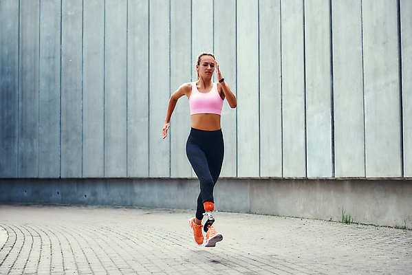 포토 JPG 해외이미지 백인 1 라이프스타일 웰빙 여자 벽 스포츠 운동선수 거리 건강 한명 성인 야외 운동복 달리기 운동 햇빛 힘 도시 장애인 연습 장애 달리기선수 보철 정형외과 콘크리트 해외포토 서양인 옷 모션 병원 사람 생활 태양 육상선수 파일형식 이미지허브