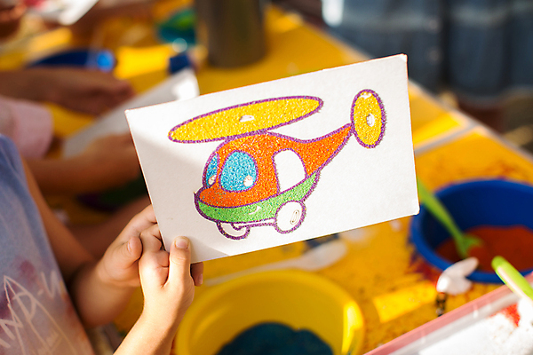 포토 JPG 해외이미지 백인 여자 교육 행복 종이 어린이 모래 장난 학교 탁자 수업 미술 사람없음 스터디 청춘 컬러풀 유치원 흰색 아기 작음 스케치 책상 그림 예술가 소금 개발 걸음마 해외포토 서양인 감정 컬러 가구 컨셉 모션 문화예술 사람 학습 크기 파일형식 이미지허브