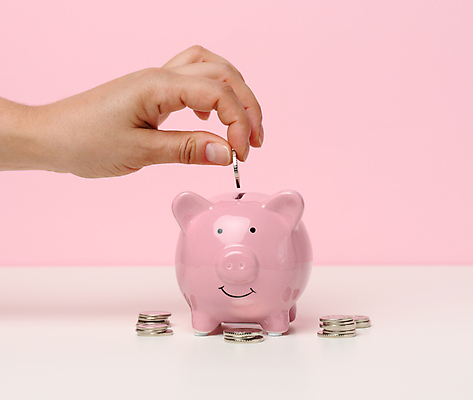 포토 JPG 해외이미지 손 분홍색 신체부위 저축 돼지저금통 잡기 동전탑 해외포토 컬러 모션 사람 금융 쌓기 동전 저금통 파일형식 이미지허브