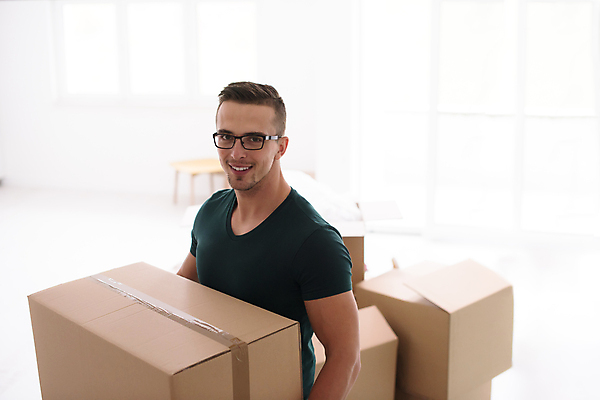 포토 JPG 해외이미지 여자 남자 행복 안경 들기 상반신 성인 두명 옆모습 상자 준비 이삿짐 성인만 해외포토 잡화 감정 뷰포인트 모션 사람 이사 파일형식 이미지허브