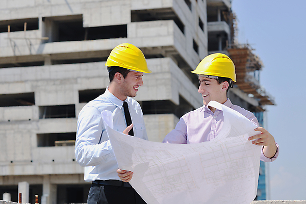 포토 JPG 해외이미지 남자 건축 건설업 들기 상반신 성인 두명 앞모습 옆모습 건설현장 설계도 비즈니스맨 엔지니어 안전모 건축가 성인남자만 해외포토 직업 산업 뷰포인트 비즈니스 모션 사람 직장인 기술자 헬멧 안전장비 남자만 성인만 파일형식 이미지허브