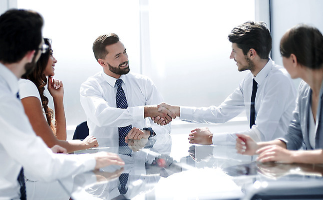 포토 JPG 해외이미지 직업 여자 남자 행복 회사 비즈니스 사업가 탁자 성공 노동자 악수 직장 함께함 관리 미소 사람 여러명 성인 금융 사무실 거래 흰색 인사 업무 작업 비즈니스맨 그룹 종업원 책상 동료 계약 흔들림 변호사 경영 동의 콜라보레이션 해외포토 감정 컬러 가구 다수 컨셉 관계 모션 표정 손짓 경제 예절 직장인 파일형식 이미지허브