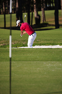포토 JPG 해외이미지 주간 남자 골프 골프장 한명 들기 상반신 성인 야외 옆모습 아웃포커스 골프채 골퍼 스윙 소프트포커스 골프웨어 골프깃발 성인남자한명만 해외포토 자연요소 1 옷 뷰포인트 포즈 스포츠시설 모션 운동선수 골프용품 촬영기법 사람 구기 깃발 남자한명만 성인남자만 파일형식 이미지허브