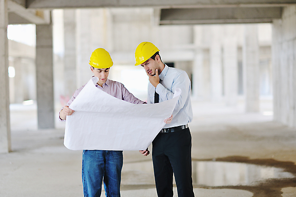 포토 JPG 해외이미지 남자 건축 건설업 들기 상반신 성인 두명 앞모습 옆모습 턱괴기 건설현장 설계도 비즈니스맨 엔지니어 안전모 건축가 성인남자만 해외포토 직업 산업 뷰포인트 비즈니스 모션 사람 직장인 기술자 헬멧 안전장비 남자만 성인만 파일형식 이미지허브
