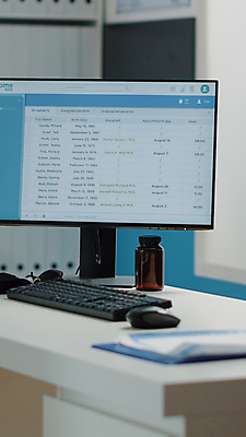 포토 JPG 해외이미지 실내 병원 사람없음 컴퓨터 사무실 모니터 자료 키보드 마우스 소프트포커스 책상 진료실 해외포토 가구 비즈니스 의학 촬영기법 내부 전자제품 컴퓨터용품 진료 파일형식 이미지허브