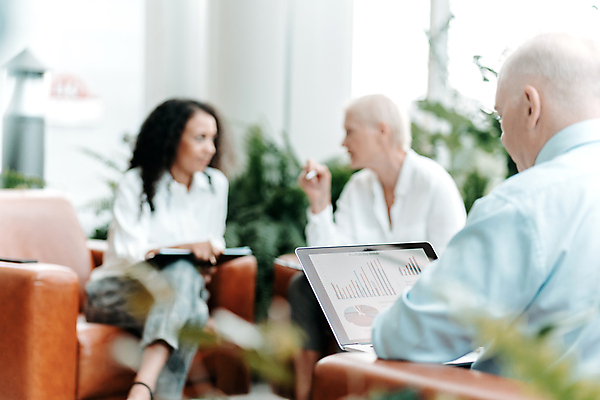 포토 JPG 해외이미지 직업 라이프스타일 여자 커피 인터넷 비즈니스 사업가 통신 그래프 설계 실내 대화 앉기 세명 금융 노트북 컴퓨터 소파 사무실 공책 자료 업무 작업 비즈니스맨 비즈니스우먼 그룹 복도 기다림 센터 작업실 우아함 연결 대표 무선전화기 분석 컨설턴트 상담 경영자 전자 테이크아웃 온라인 해외포토 남자 음료 컨셉 의자 모션 문구용품 말하기 사람 내부 생활 경제 전자제품 직장인 전문직 전화기 리더 파일형식 이미지허브