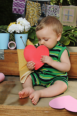 포토 JPG 해외이미지 식물 백인 라이프스타일 남자 꽃 어린이 컨셉 발렌타인데이 매달리기 사랑 한명 사람 소년 야외 초록색 여름 컬러풀 노란색 정원 맑음 봄 줄무늬 하트 표현 아기 직물 신선 달콤 씻기 작음 바느질 양동이 통조림 내추럴 결백 해외포토 모양 서양인 1 계절 감정 컬러 무늬 모션 데이이벤트 날씨 생활 청결 맛 크기 파일형식 이미지허브