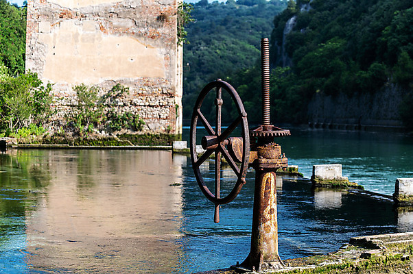 포토 JPG 해외이미지 식물 스포츠 파도 백그라운드 자연 사람 사람없음 가로 초록색 물 파란색 강 컬러풀 뷰티 반사 검은색 수중 이탈리아 시골 수면 익스트림스포츠 경계 폐허 다이빙 해군 마법 천국 탐사 방앗간 로마인 해외포토 자연요소 유럽 바다 컬러 군대 인종 수영 생태계 수중스포츠 파일형식 이미지허브