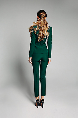 포토 JPG 해외이미지 전신 모델 1 긴머리 헤어스타일 바지 한명 사람 정장 뒷모습 초록색 쇼핑 사무실 섹시 유행 재킷 흰색 우아함 자르기 수집 날씬함 꼬리 스타일 해외포토 옷 뷰포인트 컬러 컨셉 비즈니스 모션 하의 외투 몸매 파일형식 이미지허브