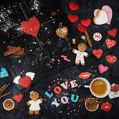 포토 JPG 해외이미지 검은배경 실내 사랑 사람없음 쿠키 하트 아이러브유 진저맨 진저쿠키 해외포토 모양 감정 백그라운드 디저트 내부 검은색 파일형식 이미지허브