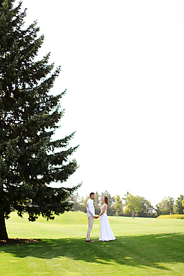 포토 JPG 해외이미지 백인 라이프스타일 커플 응시 드레스 공원 남자 꽃 행복 얼굴 결혼 백그라운드 밭 가족 관계 하늘 결혼식 남편 갈색머리 사랑 사람 성인 두명 유행 흰색 아내 화려 고급 우아함 숲 순간 가문비나무 스타일 해외포토 서양인 나무 식물 헤어스타일 시선 옷 공공시설 감정 컬러 컨셉 농업 이벤트 생활 신체부위 파일형식 이미지허브