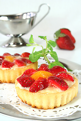 포토 JPG 해외이미지 그릇 빵 과일 딸기 사람없음 케이크 굽기 페스츄리 해외포토 식기 음식 디저트 구이 파일형식 이미지허브