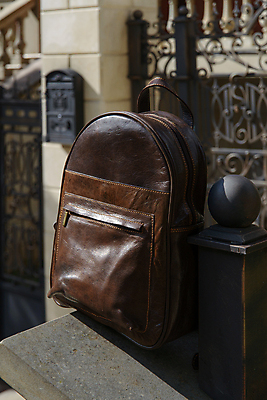 포토 JPG 해외이미지 디자인 교육 여행 백그라운드 서류가방 가방 배낭 학교 사람없음 갈색 유행 짐 고급 주머니 바느질 핸들 가죽 천 오브젝트 어깨 질감 땀 수납 지퍼 숨김 수하물 스트랩 해외포토 잡화 컬러 컨셉 신체부위 직물 파일형식 이미지허브