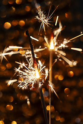 포토 JPG 해외이미지 폭죽 불꽃놀이 사람없음 빛 반짝임 빛망울 연소 스파클라 해외포토 모션 놀이 파일형식 이미지허브