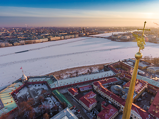 포토 JPG 해외이미지 유럽 섬 백그라운드 겨울 사람 풍경 사람없음 야외 건물 파란색 강 도시풍경 성당 여행객 냉동 얼음 봄 산책 흰색 도시 성 센터 재산 경찰 주식 러시아 첨탑 일요일 랜드마크 러시아인 옛날 화창 해외포토 자연요소 서양인 직업 건축물 계절 나라 컬러 종교건축 날씨 휴식 금융 탑 요일 파일형식 이미지허브