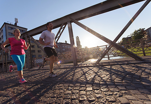 포토 JPG 해외이미지 전신 서양인 라이프스타일 커플 여자 남자 행복 아침 함께함 미소 성인 야외 두명 달리기 조깅 마라톤 달리기선수 성인만 해외포토 주간 외국인 감정 컨셉 관계 모션 표정 사람 경기 생활 운동 육상스포츠 육상선수 파일형식 이미지허브