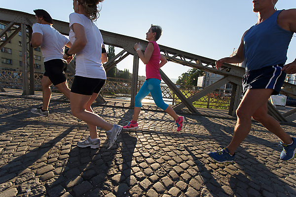 포토 JPG 해외이미지 전신 서양인 라이프스타일 여자 남자 행복 함께함 여러명 성인 야외 달리기 조깅 하반신 마라톤 달리기선수 성인만 해외포토 외국인 감정 다수 컨셉 모션 사람 경기 생활 운동 육상스포츠 육상선수 파일형식 이미지허브