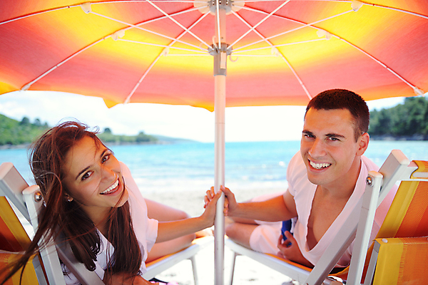 포토 JPG 해외이미지 주간 전신 부부 커플 여자 남자 행복 함께함 웃음 성인 해변 야외 두명 옆모습 여름휴가 바캉스 신혼여행 잡기 파라솔 뒤돌아보기 즐거움 선베드 성인만 해외포토 자연요소 감정 바다 뷰포인트 결혼 컨셉 의자 관계 모션 휴가 표정 사람 파일형식 여름_계절 이미지허브