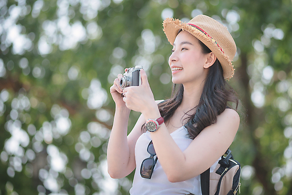 포토 JPG 해외이미지 백인 라이프스타일 여자 행복 유럽 아시아 여행 백그라운드 지도 배낭 휴가 휴식 거리 항해 한명 사람 동양인 성인 야외 유행 여행객 카메라 일본 중국 도시 주말 백패커 힙스터 해외포토 서양인 1 패션 감정 나라 컨셉 배_교통 가방 인종 생활 전자제품 파일형식 이미지허브