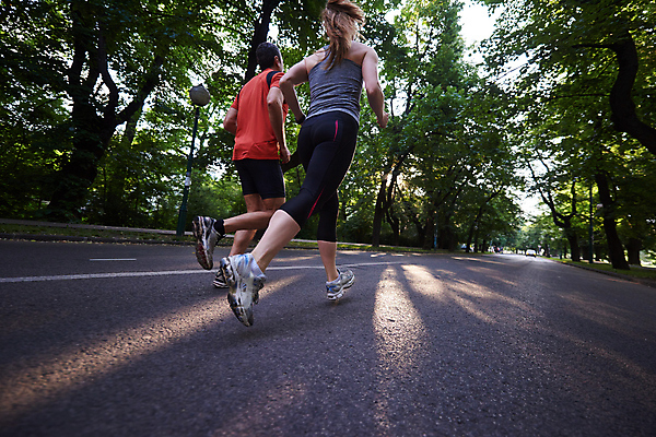 포토 JPG 해외이미지 전신 서양인 라이프스타일 커플 여자 남자 행복 아침 함께함 미소 성인 야외 두명 뒷모습 달리기 조깅 마라톤 달리기선수 성인만 해외포토 주간 외국인 감정 뷰포인트 컨셉 관계 모션 표정 사람 경기 생활 운동 육상스포츠 육상선수 파일형식 이미지허브