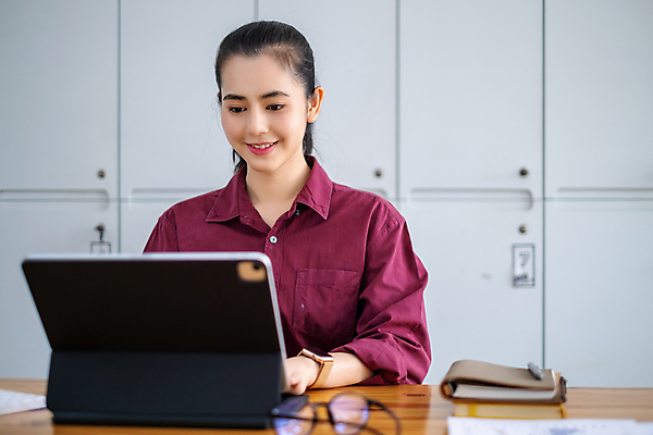 포토 JPG 해외이미지 직업 돈 인터넷 통계 성공 그래프 미래 한명 금융 경제 노트북 글로벌 스크린 모니터 거래 정보 성장 계획 주식 지시 가격 중개인 사이버 분석 속도 무역 보고서 투자 인덱스 이익 온라인 회계 경영 마케팅 매각 수입 자금 투자자 해외포토 1 산업 컨셉 비즈니스 모션 사람 전자제품 컴퓨터 재산 파일형식 이미지허브